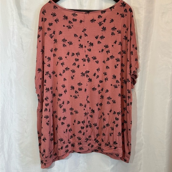 Lane Bryant Pink Floral Short Sleeve Top Size 26/28 - Picture 2 of 6